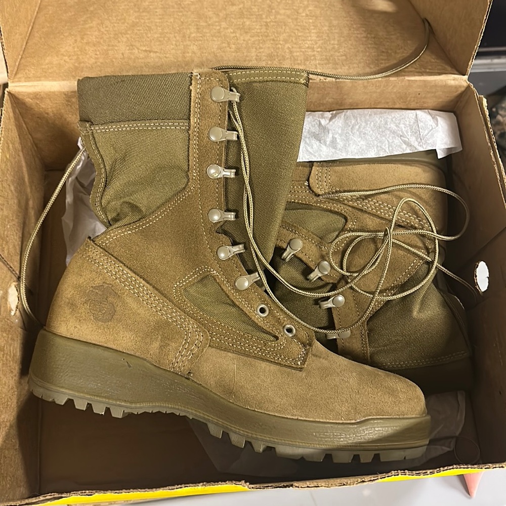 Brand new USMC 9.5 Belleville steel toed boots